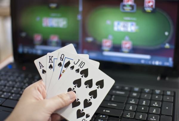 Tampilan interaktif platform taruhan olahraga loby89 di layar ponsel dengan statistik real time
